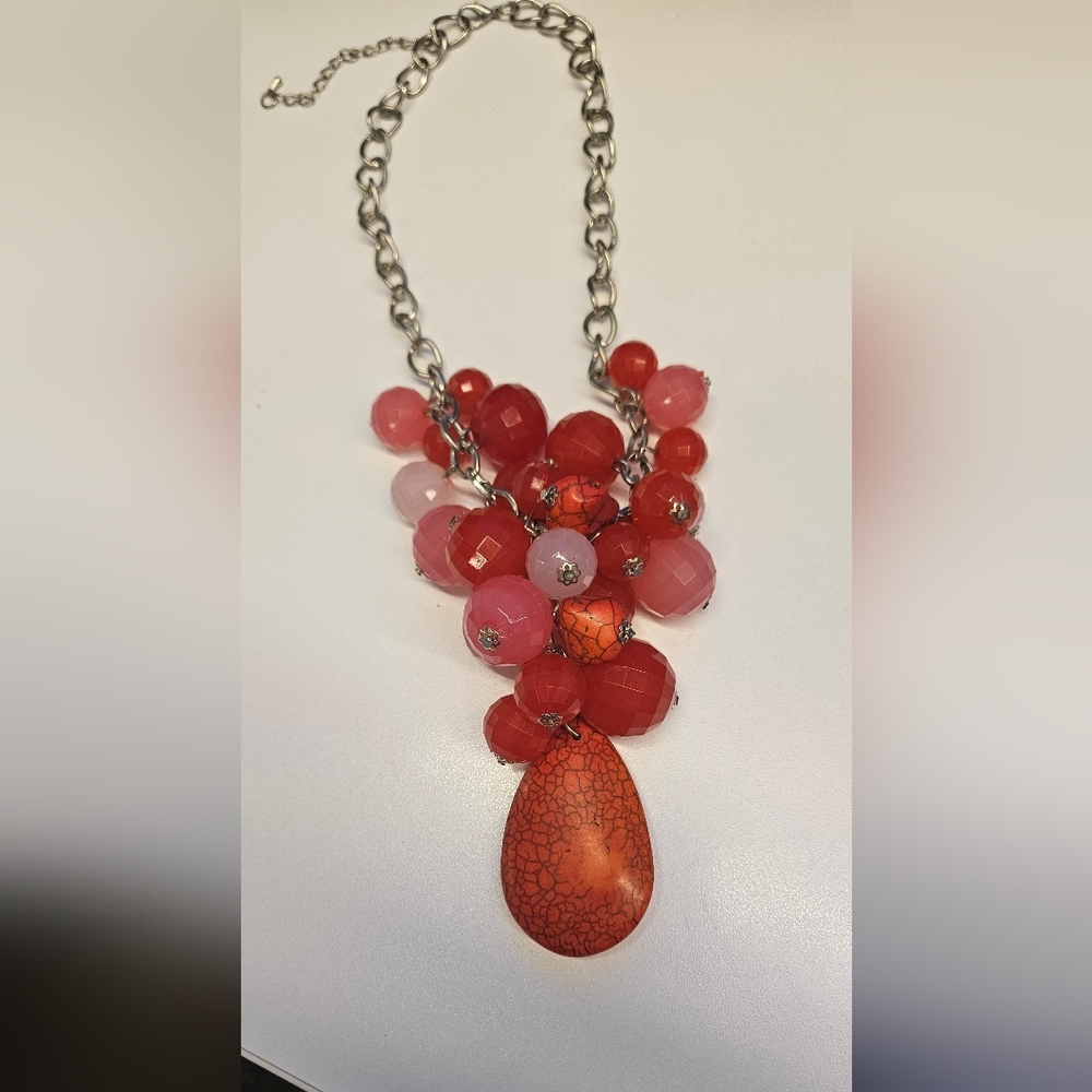 VINTAGE MULTI SHADES PINK AND RED FACETED BEADS AND RED STONES NECKLACE